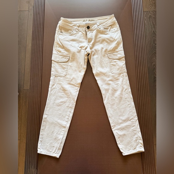 Dish Jeans Denim - Stylish Cream Ankle & Cropped Women Jeans